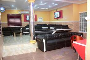 Mayoral Hotel & Suite