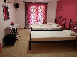 Marathon Studios &Apartments