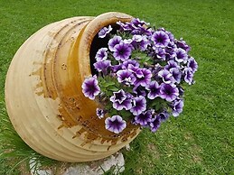 Marathon Studios &Apartments