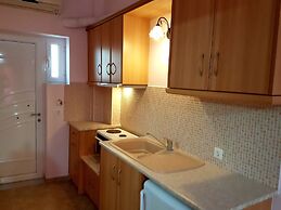 Marathon Studios &Apartments