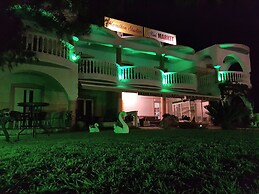 Marathon Studios &Apartments