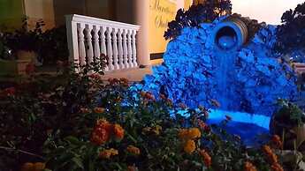 Marathon Studios &Apartments