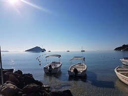 Marathon Studios &Apartments