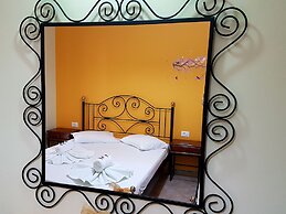 Marathon Studios &Apartments