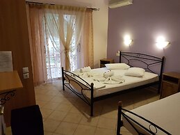 Marathon Studios &Apartments