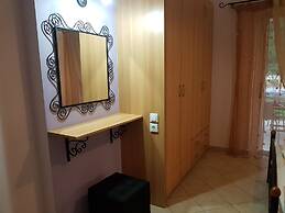 Marathon Studios &Apartments