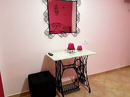 Marathon Studios &Apartments