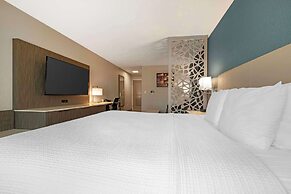 Best Western Plus Temecula Wine Country Hotel &Suites