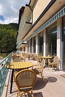 Apricot Aghveran Resort