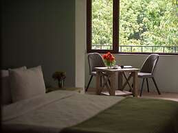 Apricot Aghveran Resort