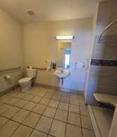 Whitesboro Inn & Suites