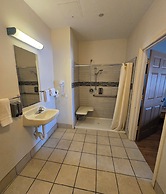 Whitesboro Inn & Suites