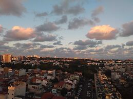 Bem Vindo a Salvador - Apartamento com Piscina, Varanda e Excelente Lo