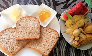 Ausan Beach Front Cottage and Restaurant