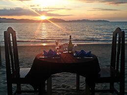 Ausan Beach Front Cottage and Restaurant