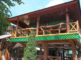 Ausan Beach Front Cottage and Restaurant