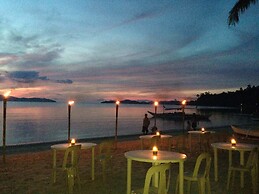 Ausan Beach Front Cottage and Restaurant