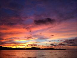 Ausan Beach Front Cottage and Restaurant