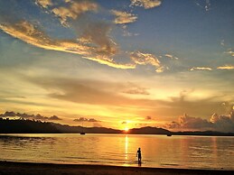 Ausan Beach Front Cottage and Restaurant