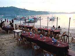 Ausan Beach Front Cottage and Restaurant