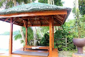 Ausan Beach Front Cottage and Restaurant