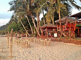 Ausan Beach Front Cottage and Restaurant