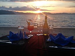 Ausan Beach Front Cottage and Restaurant