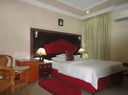 SDM Tavern and Suites