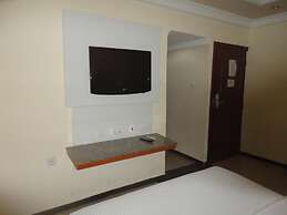 SDM Tavern and Suites