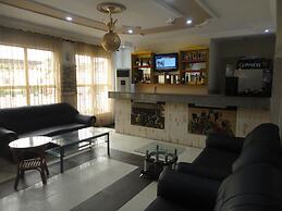 SDM Tavern and Suites