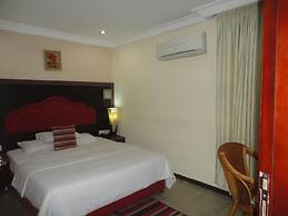 SDM Tavern and Suites