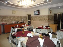 SDM Tavern and Suites