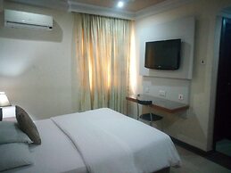 SDM Tavern and Suites