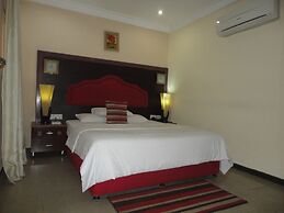 SDM Tavern and Suites