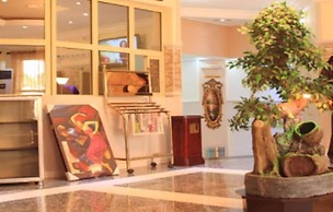 SDM Tavern and Suites