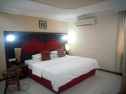 SDM Tavern and Suites