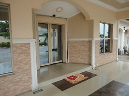 SDM Tavern and Suites