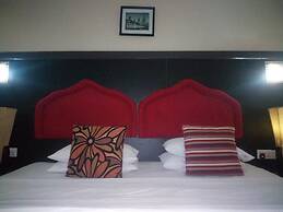 SDM Tavern and Suites