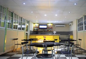 SDM Tavern and Suites