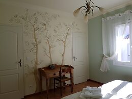 A L'ombre Du Clocher