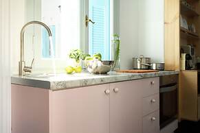 Live in Athens, Thiseio Historic House