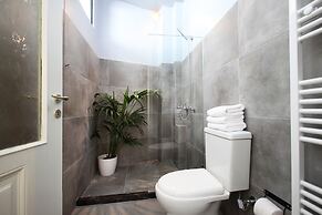 Live in Athens, Thiseio Historic House