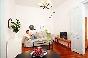 Live in Athens, Thiseio Historic House