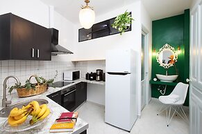 Live in Athens, Thiseio Historic House