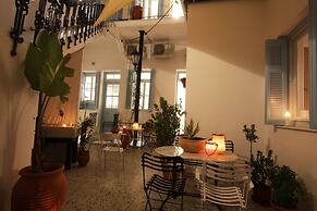 Live in Athens, Thiseio Historic House