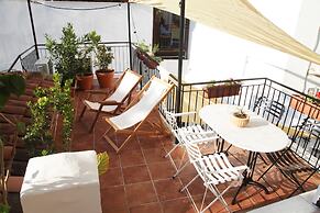 Live in Athens, Thiseio Historic House