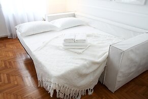 Live in Athens, Thiseio Historic House