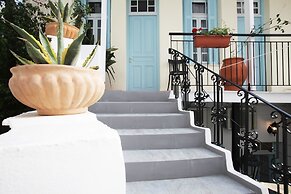 Live in Athens, Thiseio Historic House