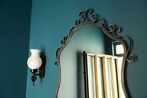 Live in Athens, Thiseio Historic House