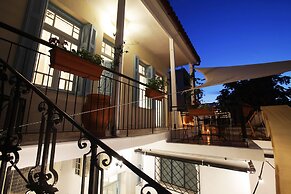 Live in Athens, Thiseio Historic House